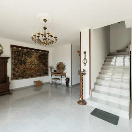 Chalet Burkett *