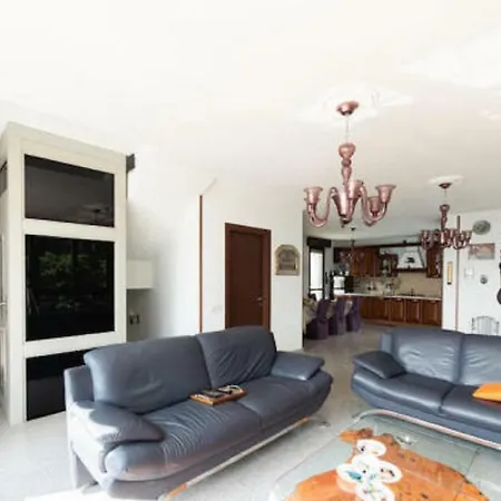 Chalet Burkett *